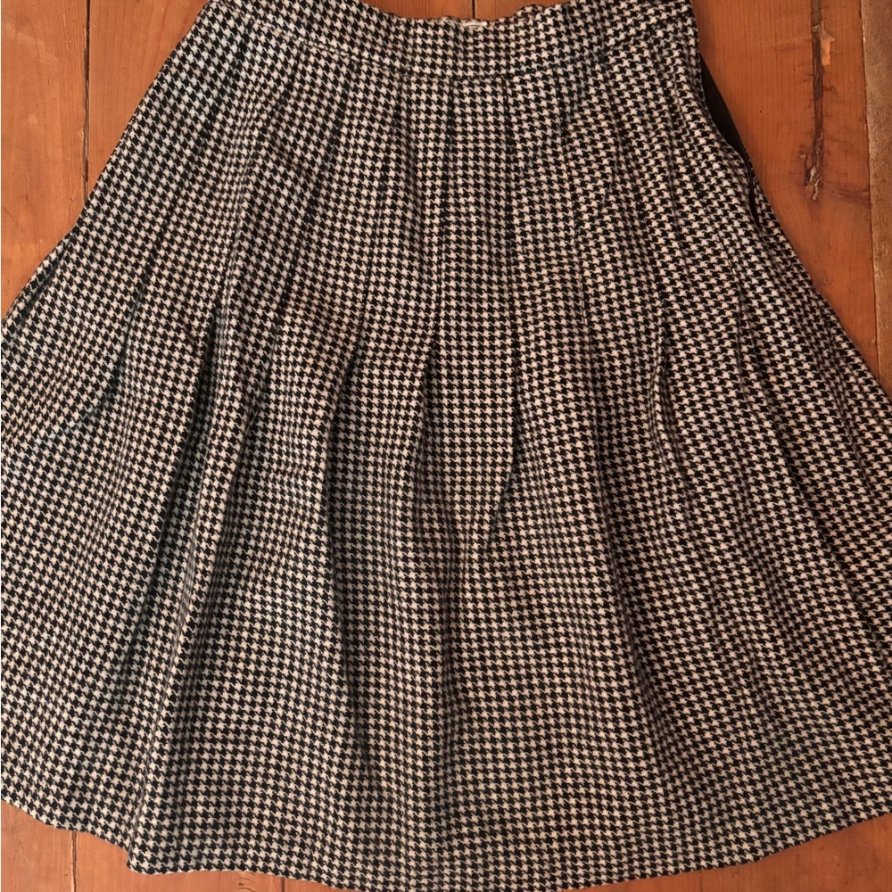 Classic Black and White Houndstooth Pleated Skirt